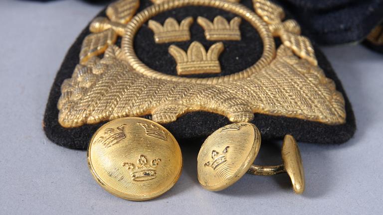 PARTI KNAPPAR, MÖSSMÄRKEN samt AXELKLAFFAR.