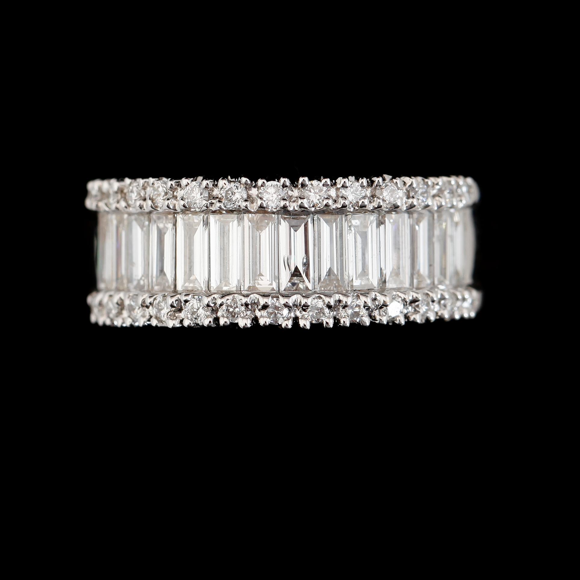 RING, 18K vitguld, diamanter tot ca 1.22 ct.