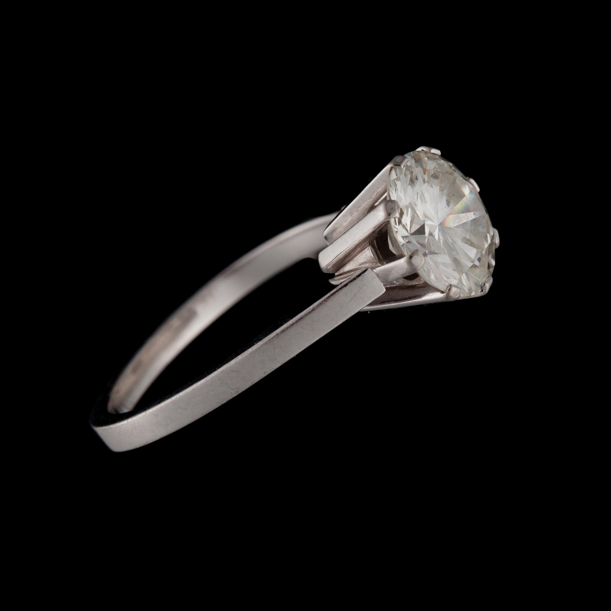 RING, 18K vitguld, briljantslipad diamant 2,17 ct. A. Tillander, 1980.  Vikt ca 4,6 g.
