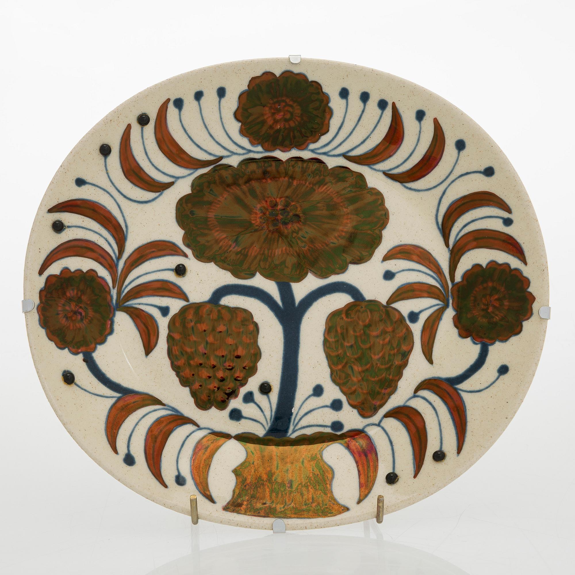 Birger Kaipiainen, a decorative ceramic 'Rose' plate, marked Arabia 1980 Made in Finland, and numbered 1072/2000,