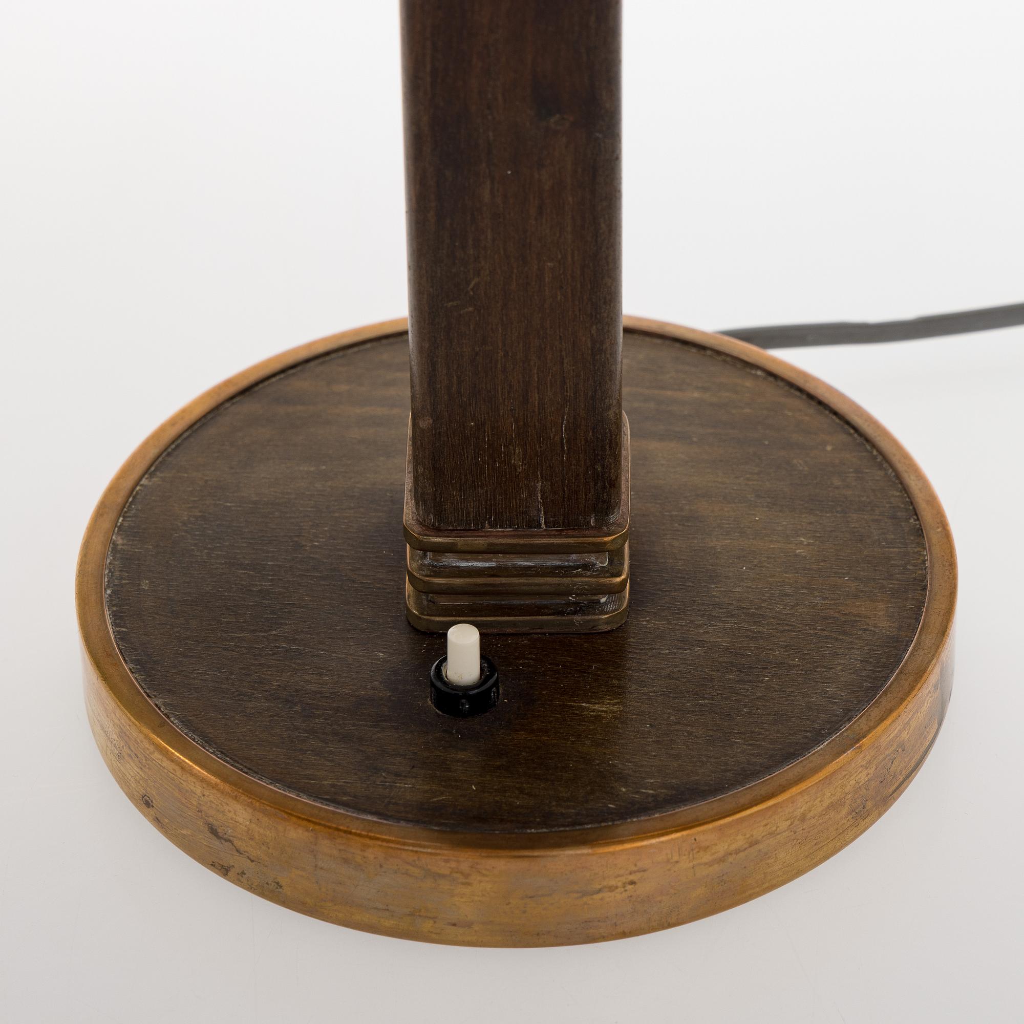 Paavo Tynell, bordslampa, modell 5066 för Taito 1940-tal.