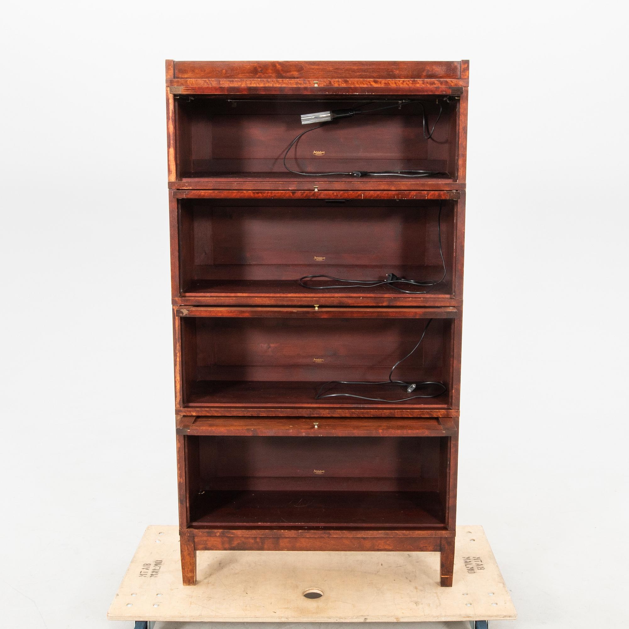 Carl Malmsten, bokskåp "sekreterarmöbel" Åtvidaberg formgiven 1928.