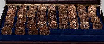 MEDALJSAMLING, 40 st, brons, "Stora Svenska Författare", 1900-talets andra hälft.