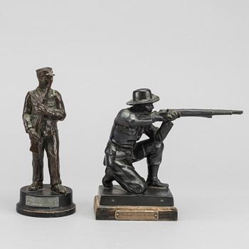 SKULPTURER 2 st 1900-talets mitt patinerad brons.