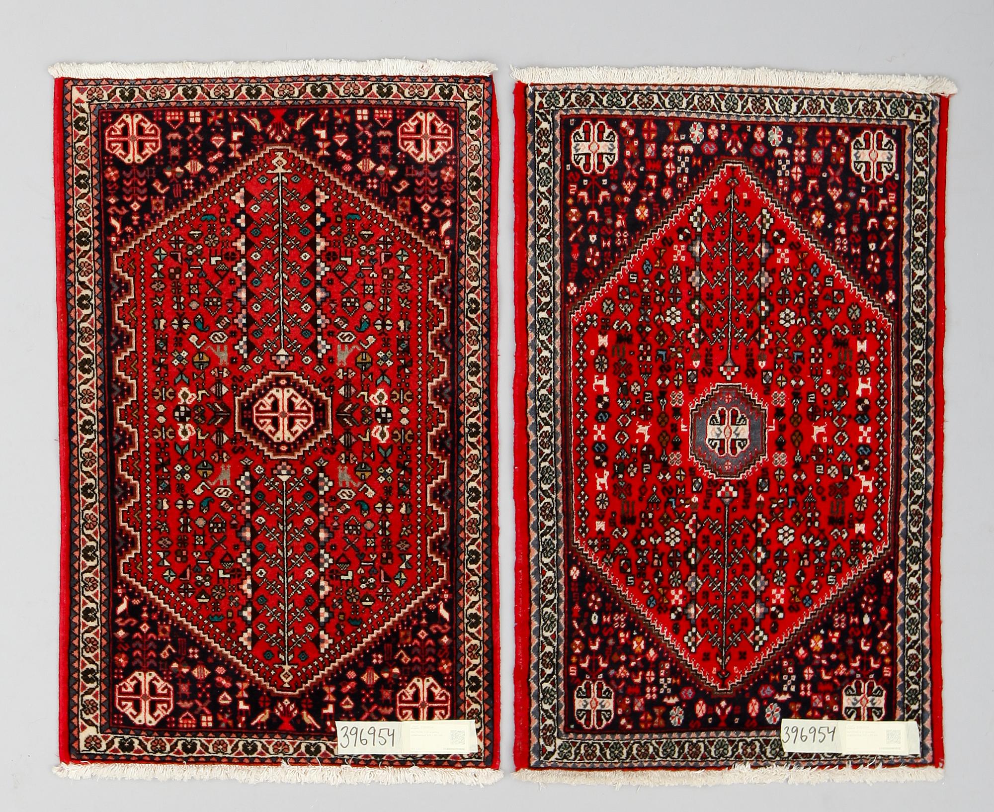 MATTOR, 2 st snarlika, orientaliska. 105 x 65 cm.