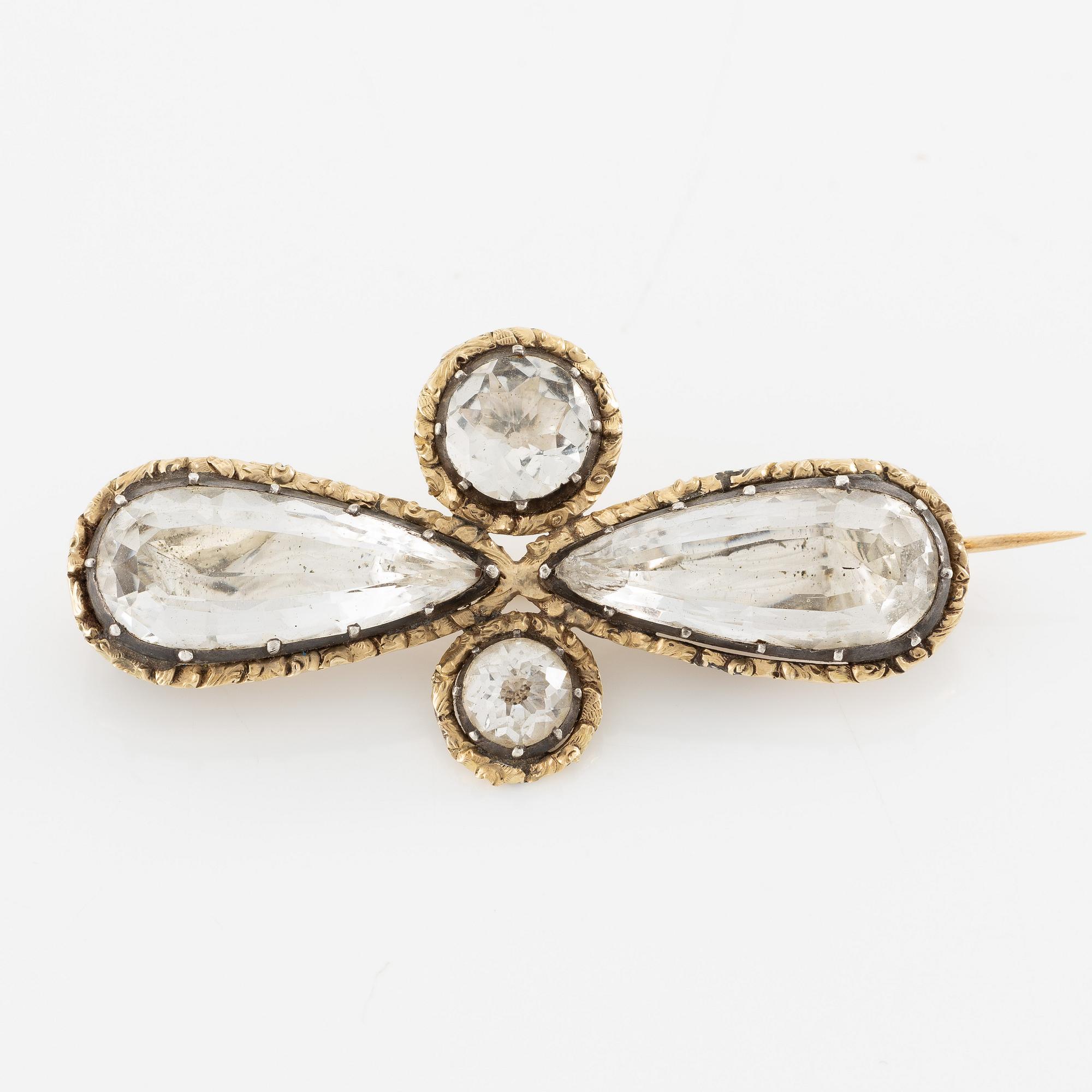 Brooch, gold with faceted rock crystal, around the turn of the century 1900.