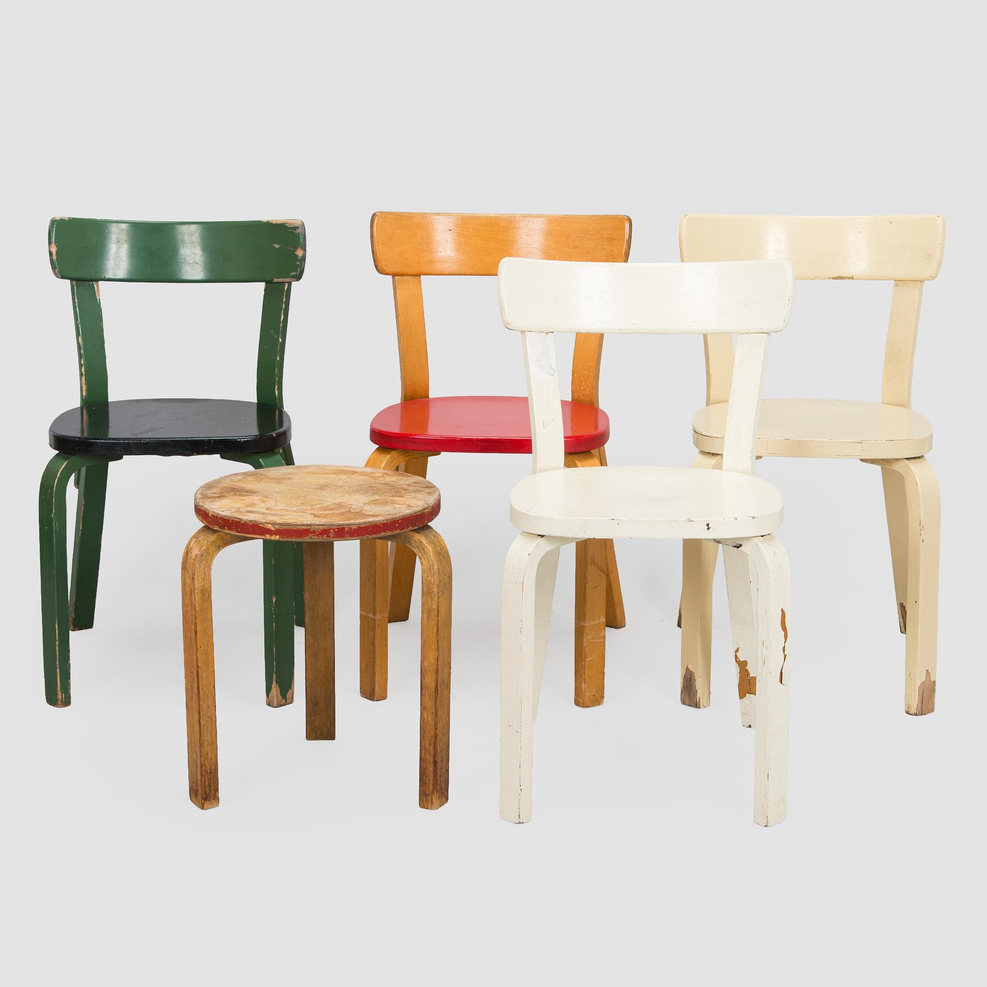 Alvar Aalto, Tuoleja, 4 kpl malli 69 ja jakkara malli 60, O.Y. Huonekalu- ja Rakennustyötehdas A.B. 1900-luvun puoliväli.