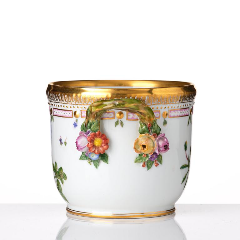 Vinkylare, porslin. Royal Copenhagen, "Flora Danica", Danmark, 1900-tal.