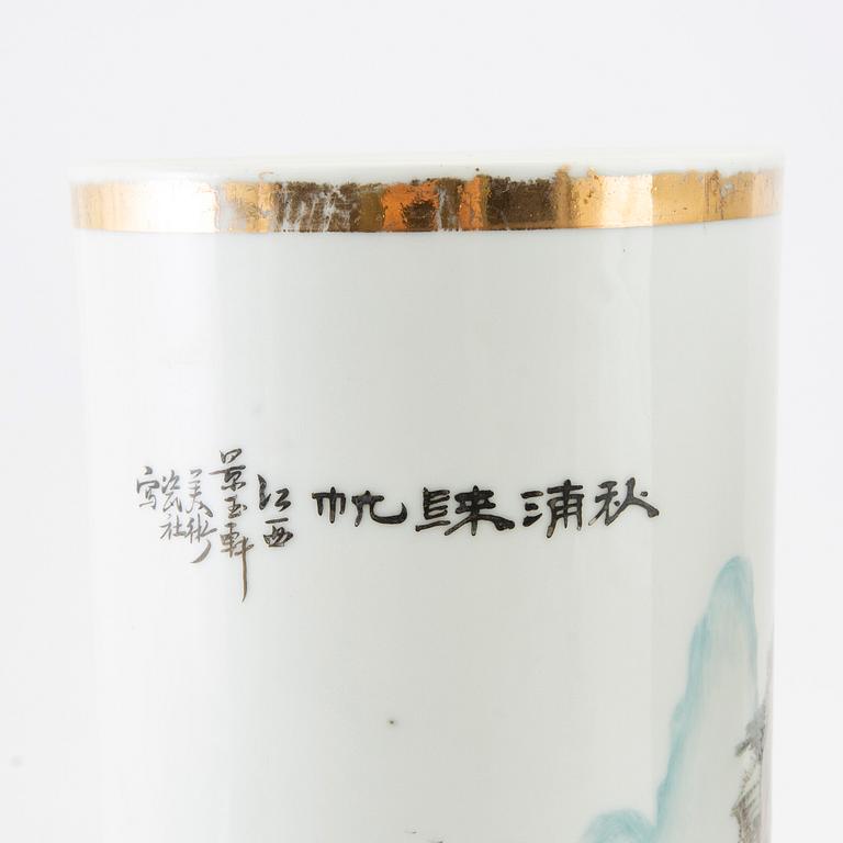 A set of three Chinese vases, 20th century.