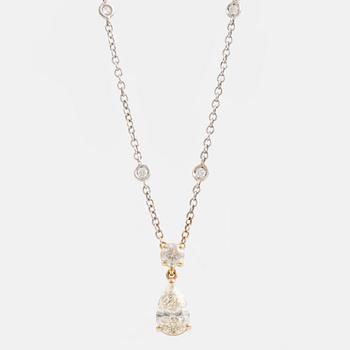Necklace with pear-shaped diamond and brilliant-cut diamonds.