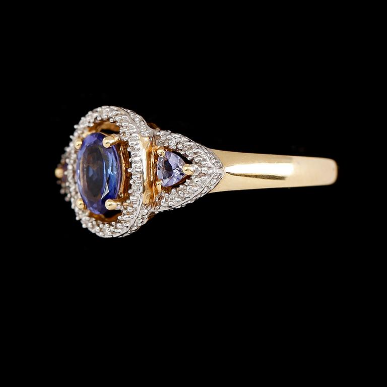 RING, 14 k guld, tanzaniter, diamanter tot ca 0.20 ct.