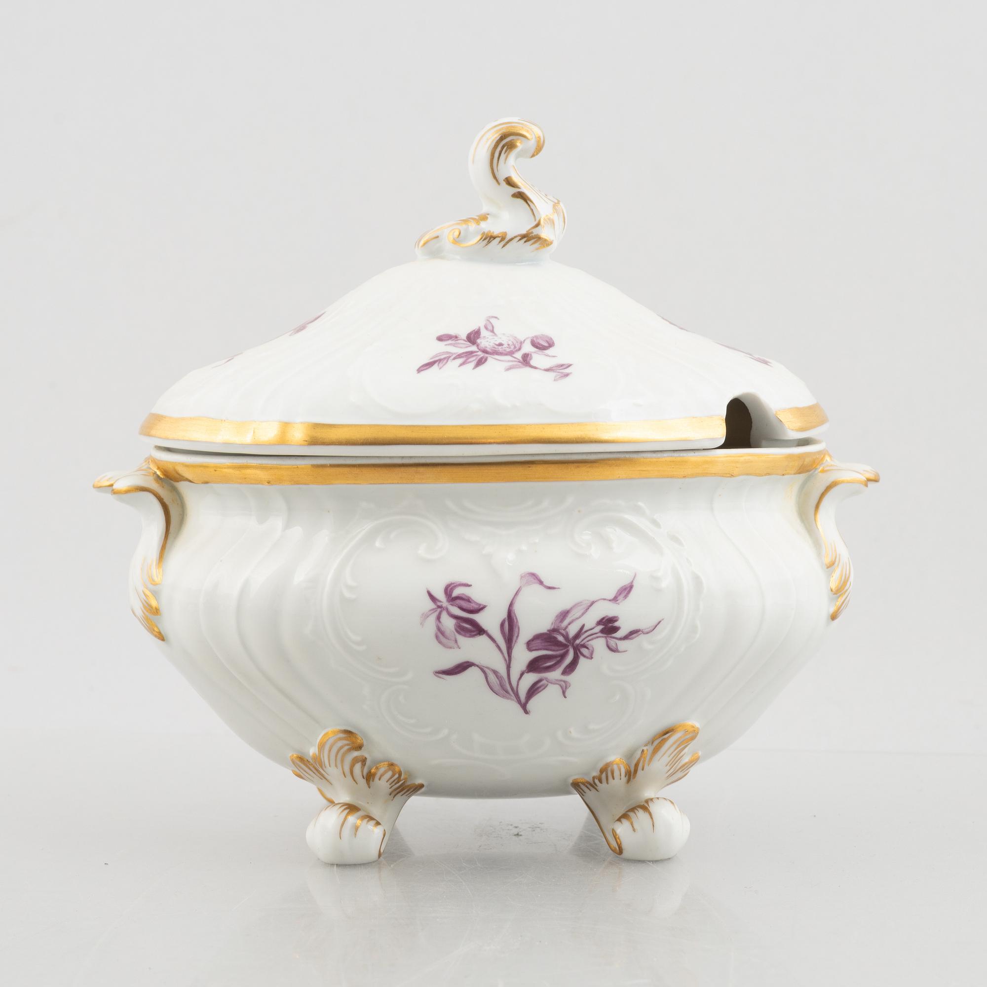 A 61-piece porcelain dinner service, Royal Copenhagen, Denmark, early 20th century.