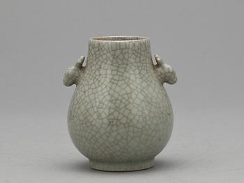 VAS, porslin, Kina, troligen tidigt 1900-tal.