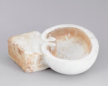 FÅGELBAD/VIGVATTENSKÅL, carraramarmor, trol Italien, 1700/1800-tal.