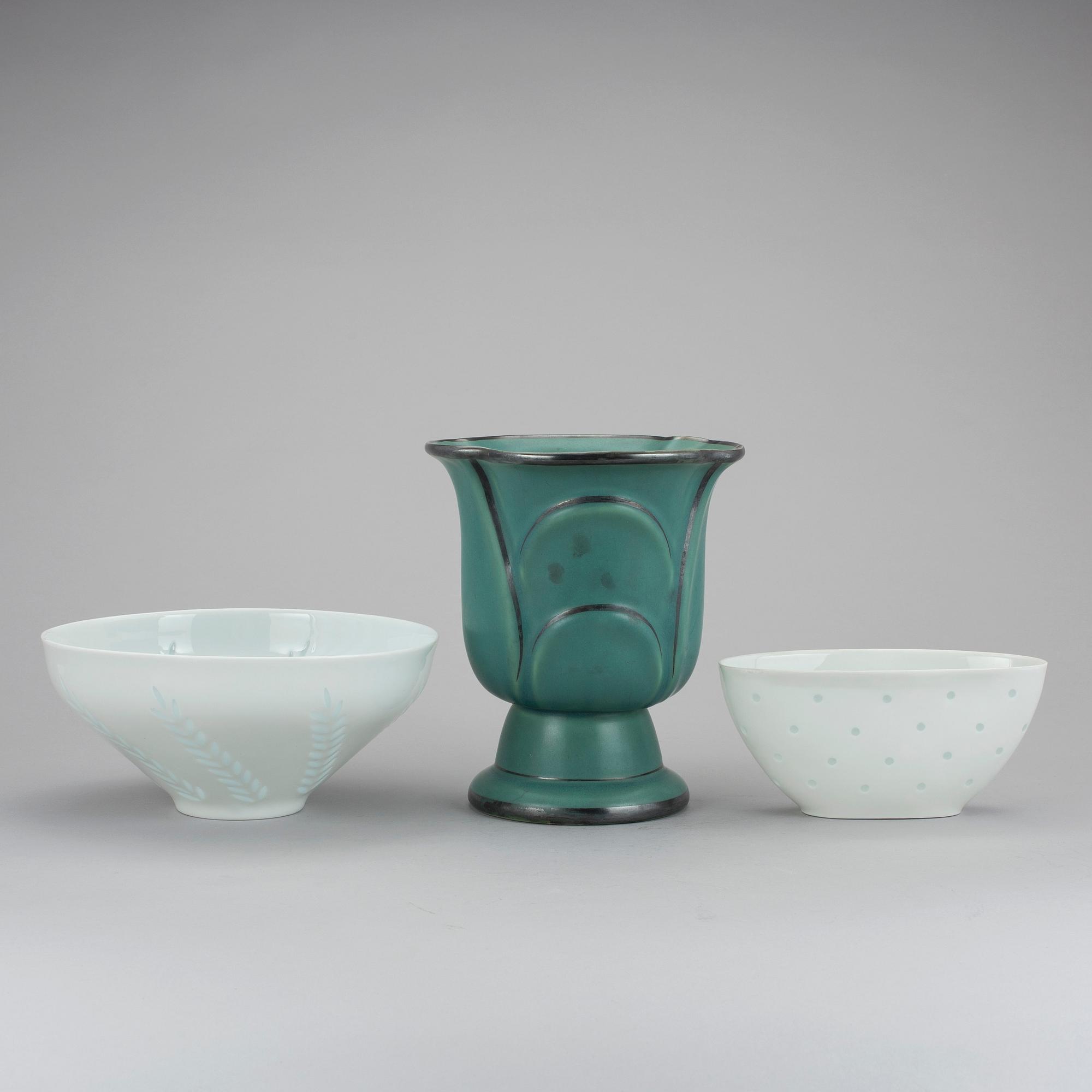 ARABIA, skålar 2 st och vas, bl a Friedl Holzer-Kjellberg, 1900-talets andra kvartal och tredje kvartal.