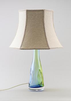 BORDSLAMPA, glas, Göran Wärff, Kosta, signerad.