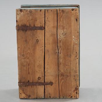 a folk art chest from Ljusdal Järvsö in the first half of the 19th century.