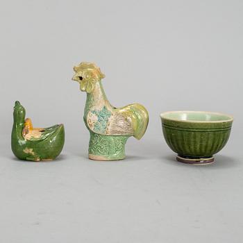 A set of two South East Asian water dropper and a bowl, 16/17th Century.