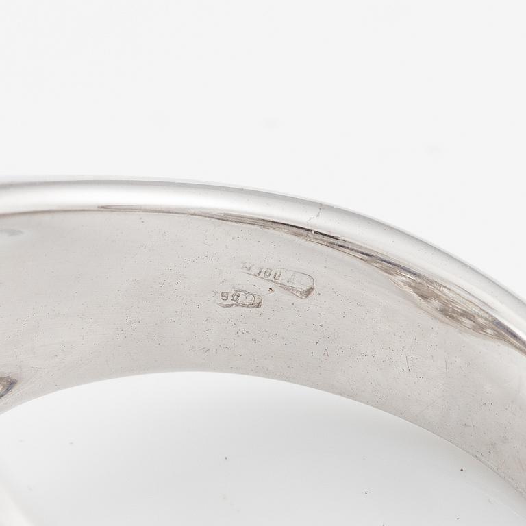 A ring 18K white gold set with an old-cut diamond.