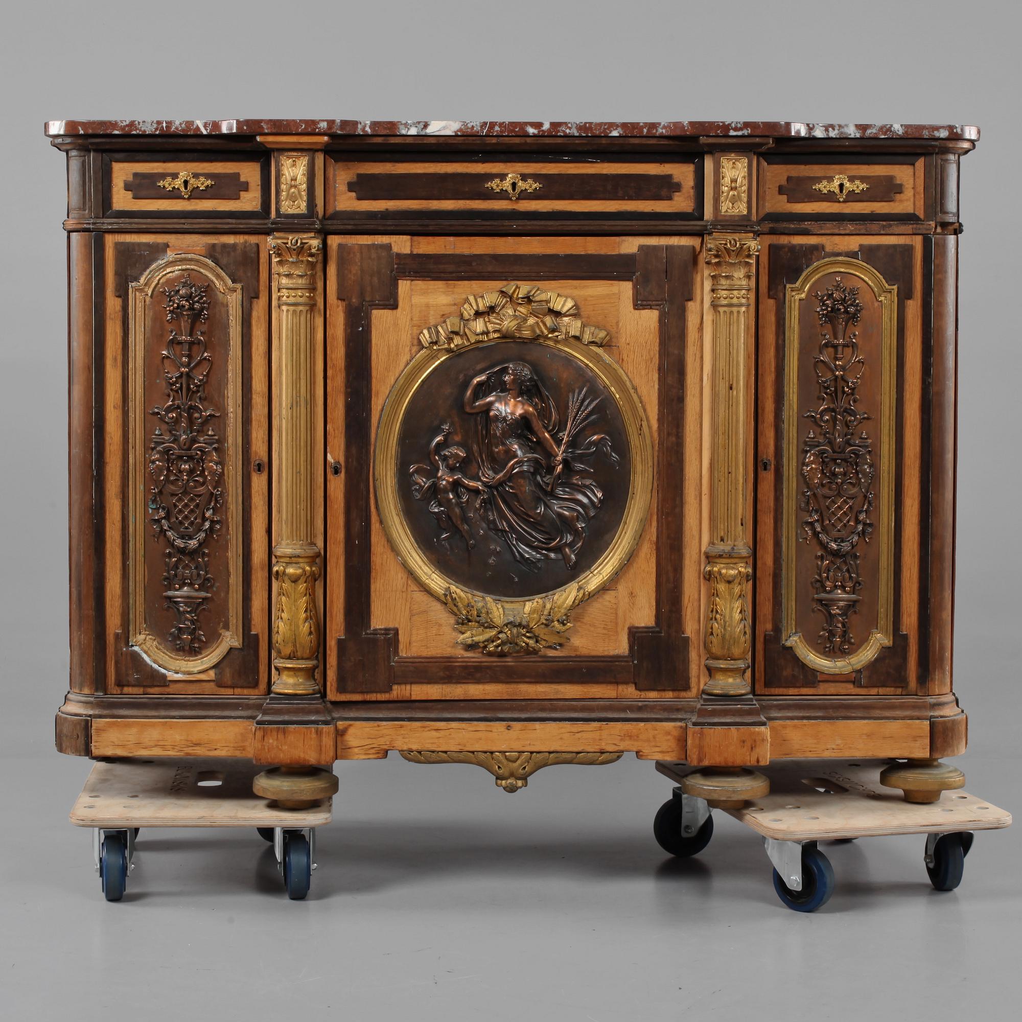 SKÄNK, Louis XVI-stil, 1900-talets första hälft.