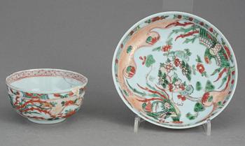 TALLRIKAR, 3 st, och KOPP med FAT, porslin, Kina, 1700-tal.