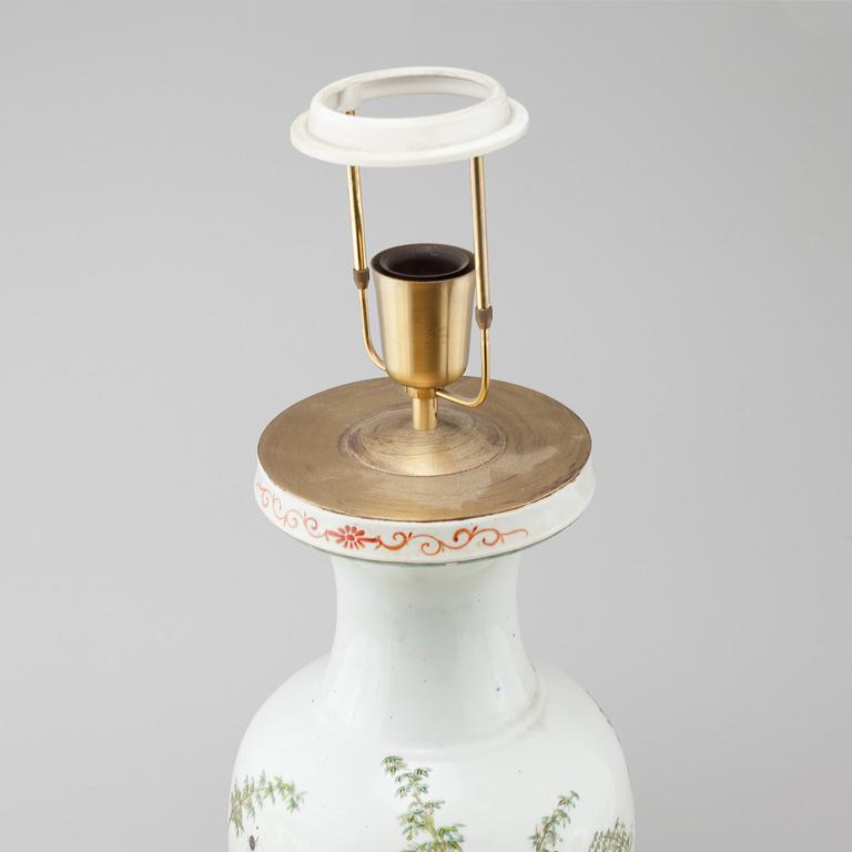A late 19th/early 20th century Chinese porcelain table lamp.