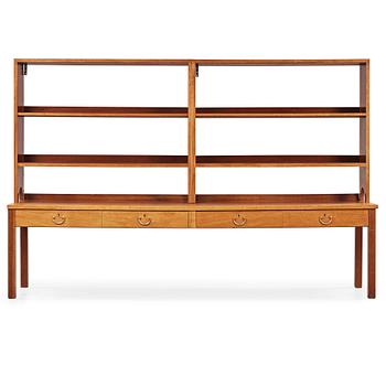 410. A Josef Frank mahogany bookshelf, Svenskt Tenn, model 1142.