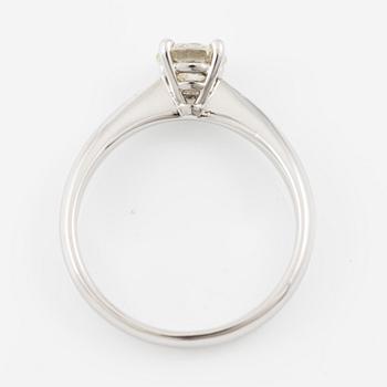 Solitaire ring in 18K white gold with brilliant-cut 
diamond.