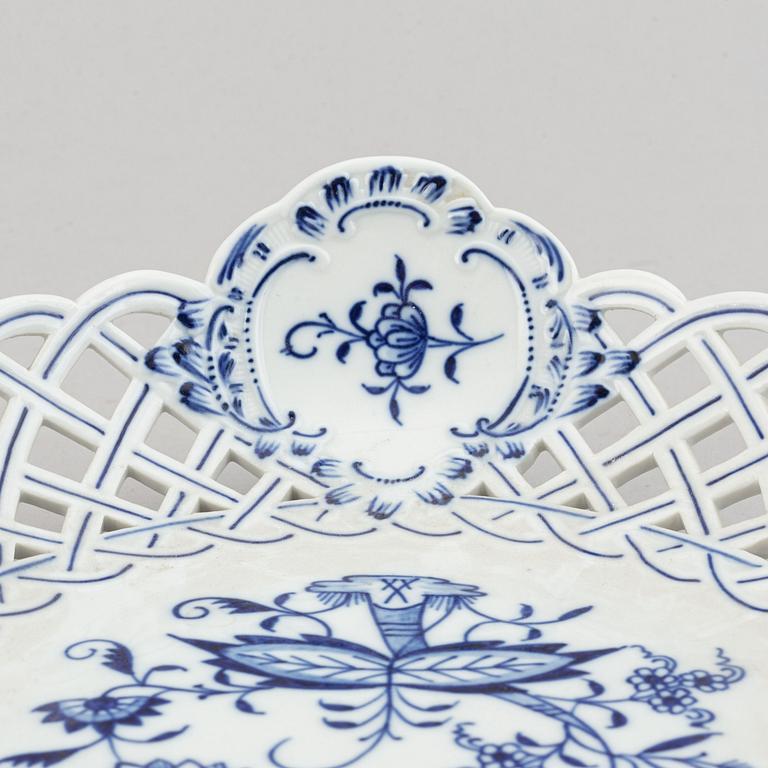 Servisdelar, 15 st, porslin. "Lökmönstret", Meissen, Tyskland.