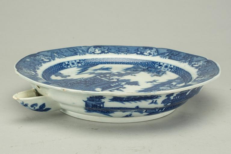VÄRMEFAT, porslin, Kina, 1800-tal.