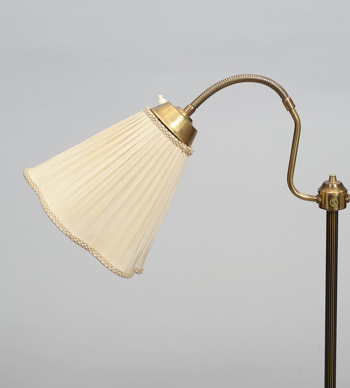 GOLVLAMPA, omkring 1900-talets mitt.