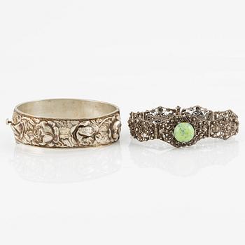 Armring samt armband, dekor av filigran, silver.