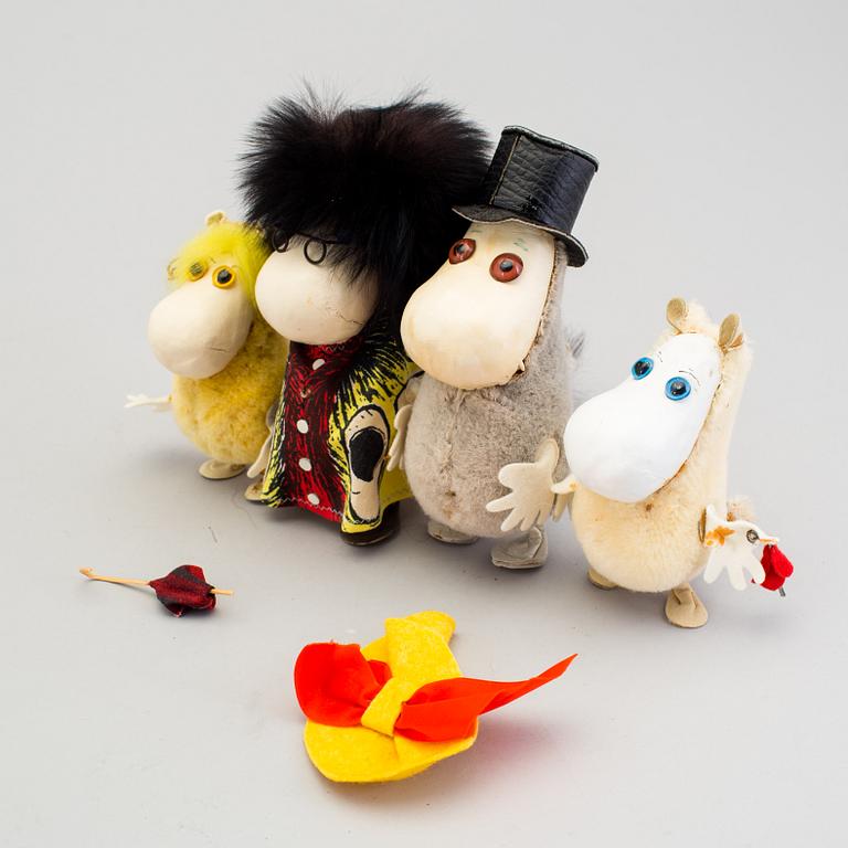 A lot of four figures from Atelier Fauni, Finland, 1950/60s.