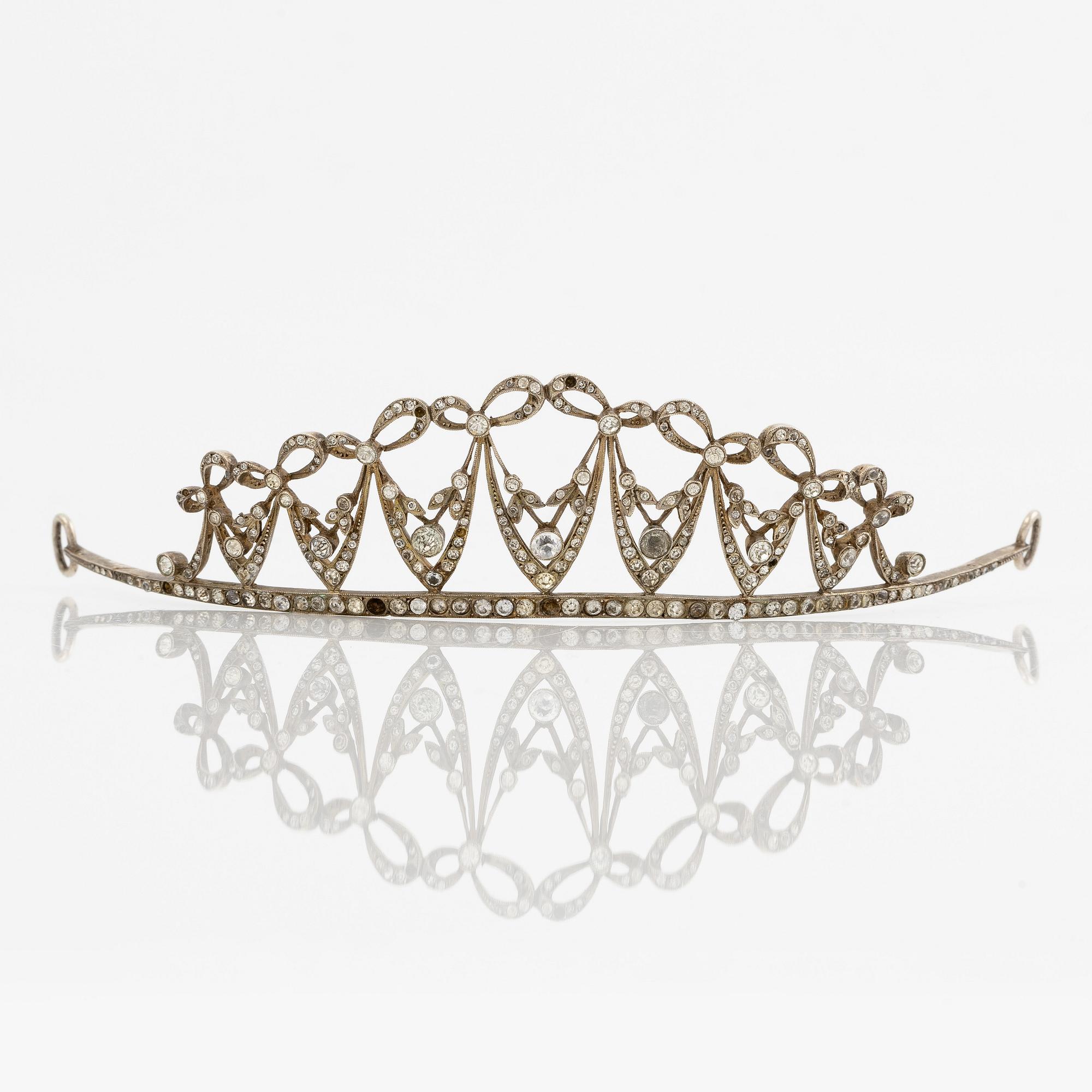 Diadem silver and paste.