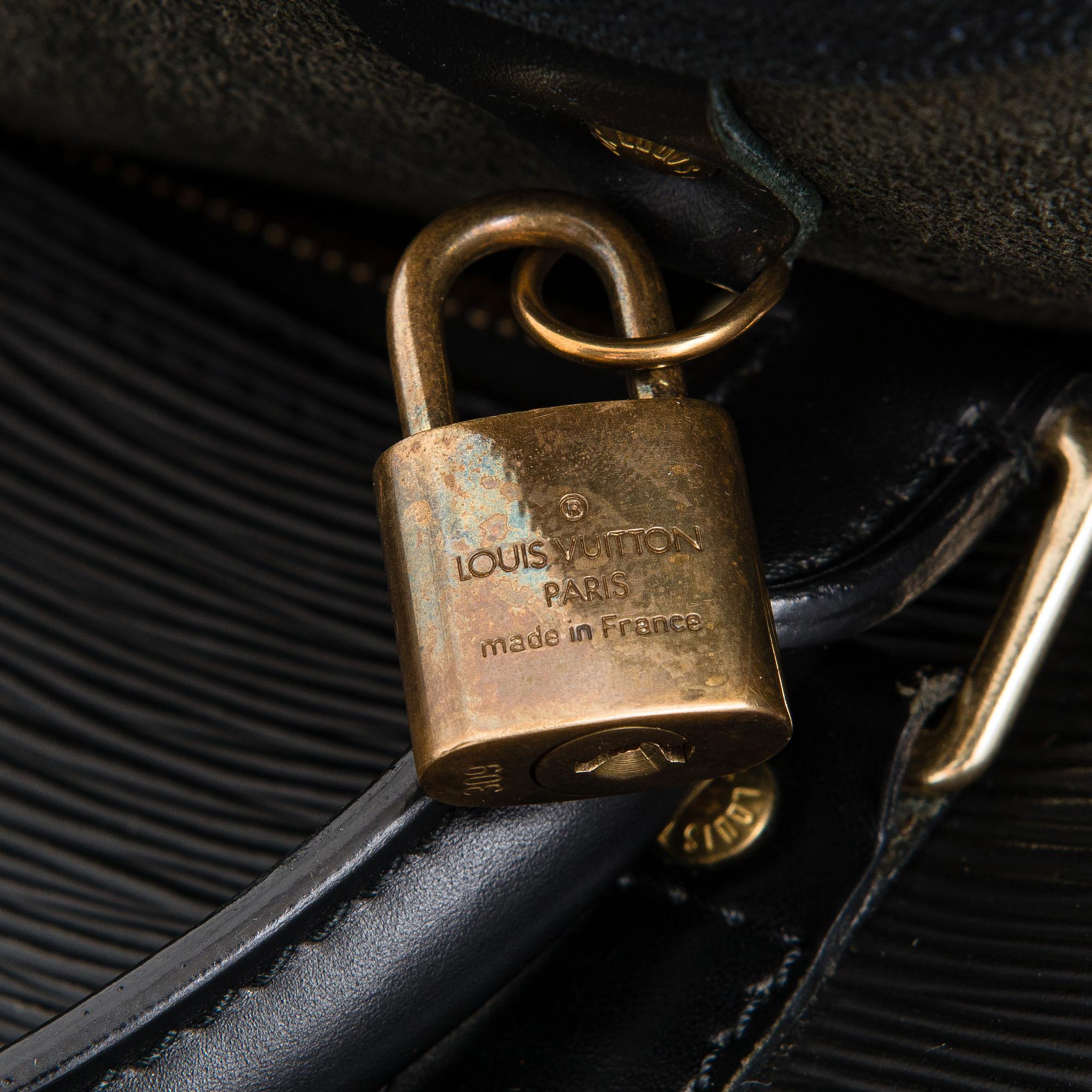 Louis Vuitton, "Keepall Epi 50", väska.