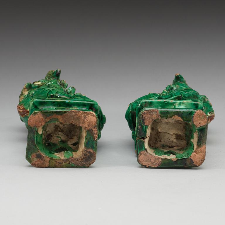 FIGURINER, två stycken, keramik. Qing dynastin.