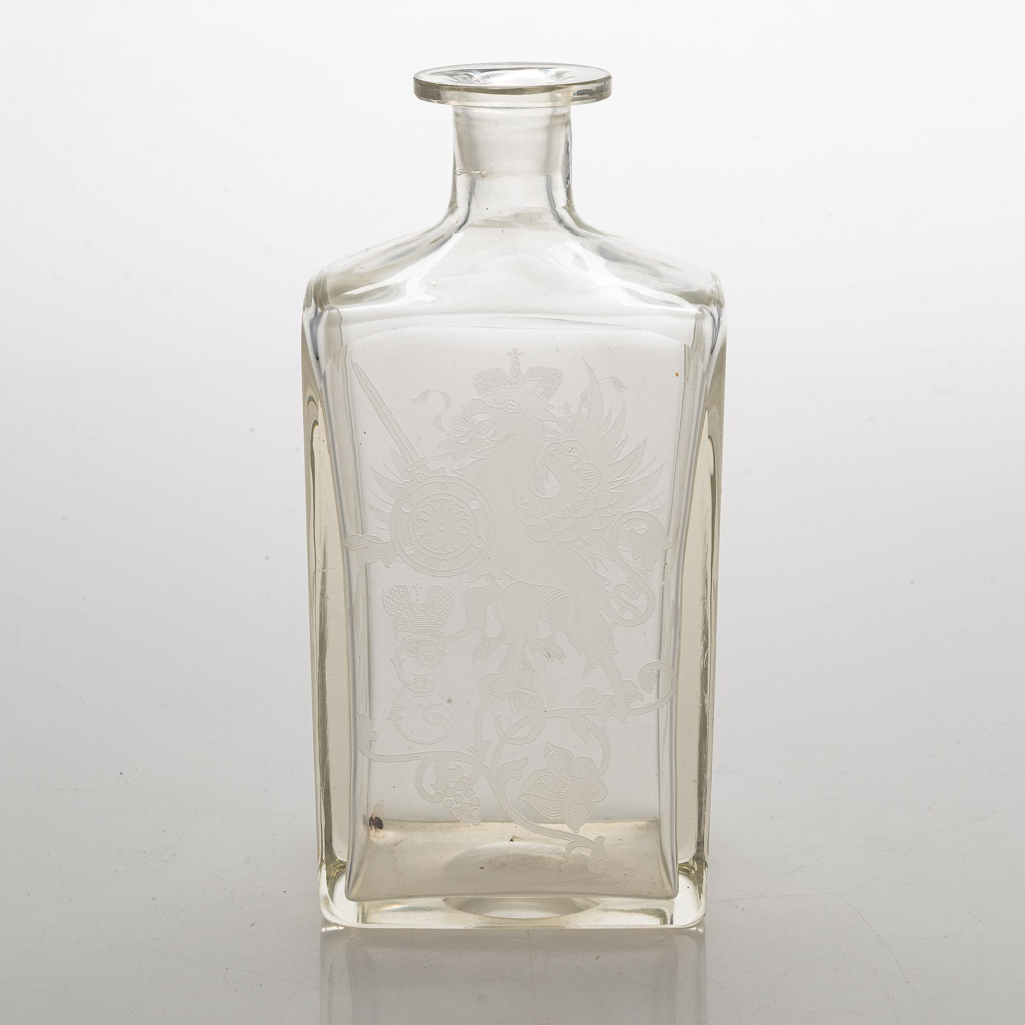 An Imperial glass carafe, early 20th century.
