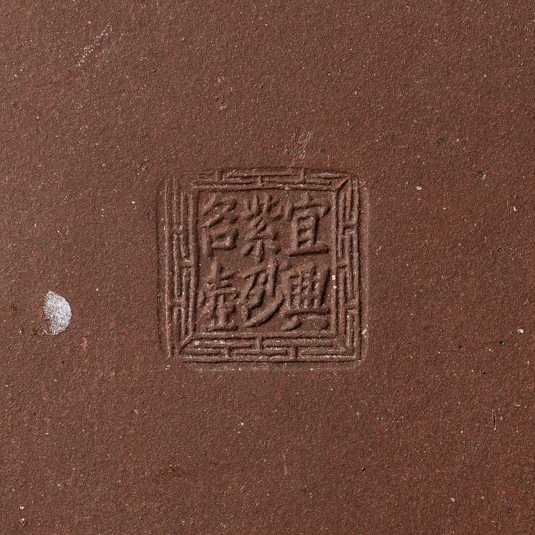 A Chinese square yixing teapot, early 20th century.