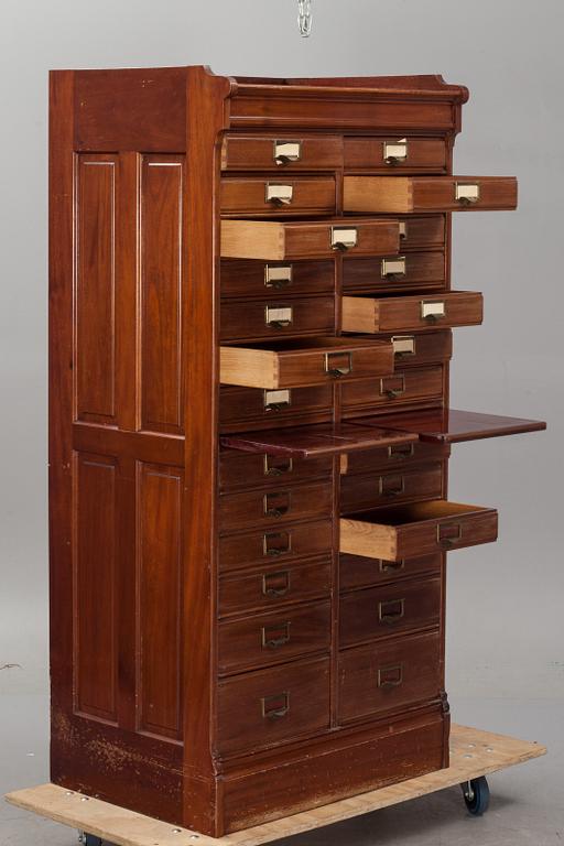 ARKIVSKÅP. 1900-talets början.