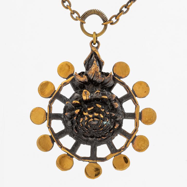 Pentti Sarpaneva, collier, brons.