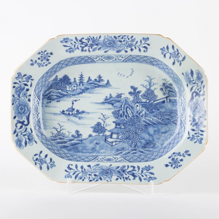 A blue and white tureen stand, Qing dynasty, Qianlong (1736-95).