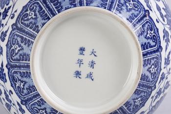 VAS, porslin, Kina. Sex karaktärers märke.