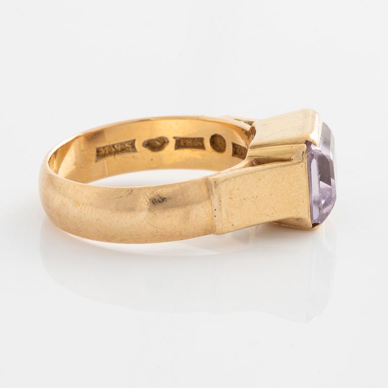 Ring, 18K gold with amethyst.