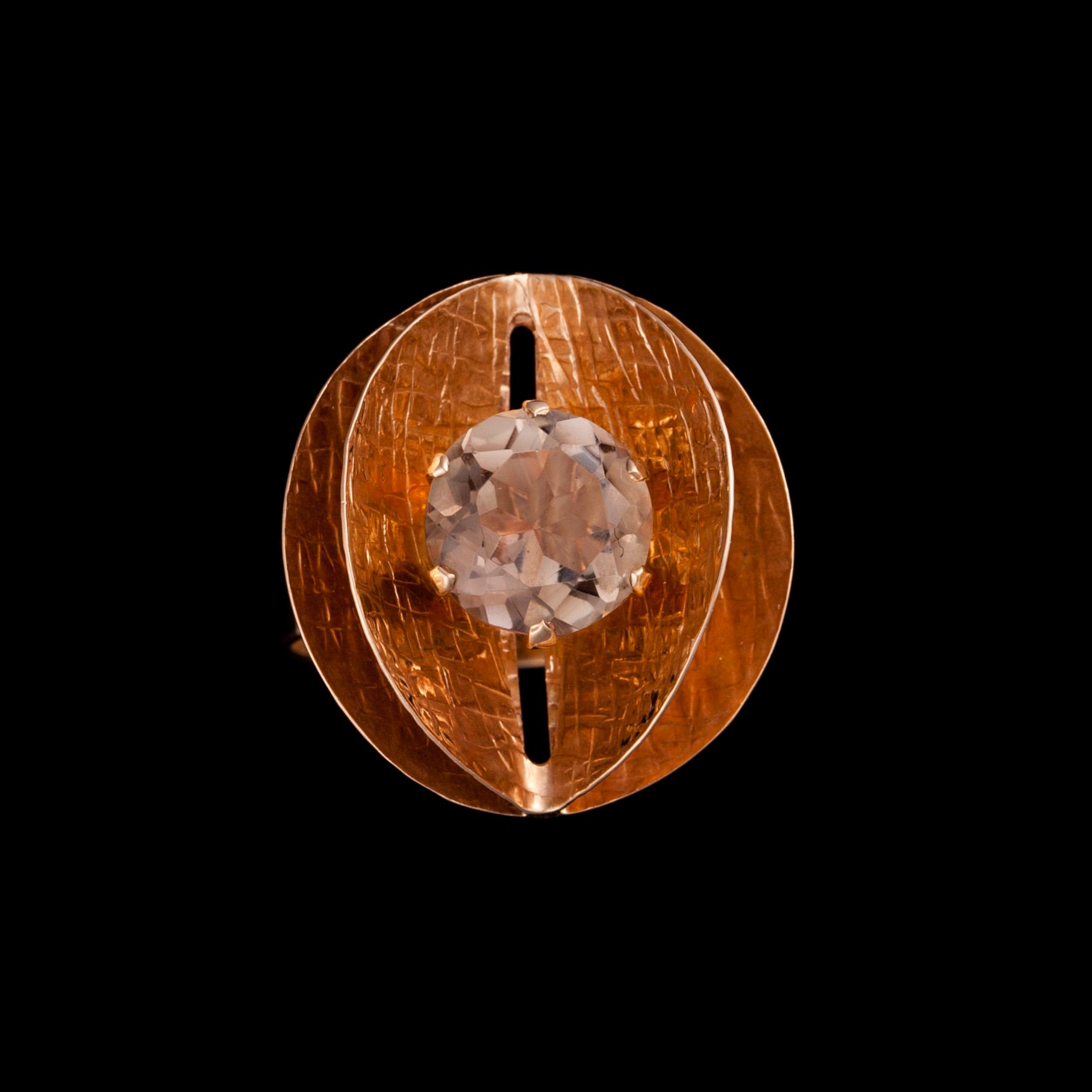 RING, 14K guld, rökkvart, Elis Kauppi, Kupittaan Kulta Åbo 1971, Vikt 7,7 g.