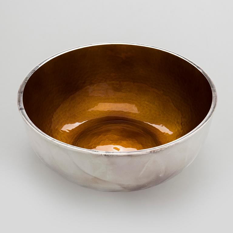 A. Tillander, malja, sterlinghopeaa ja emalia. Turku 2005.