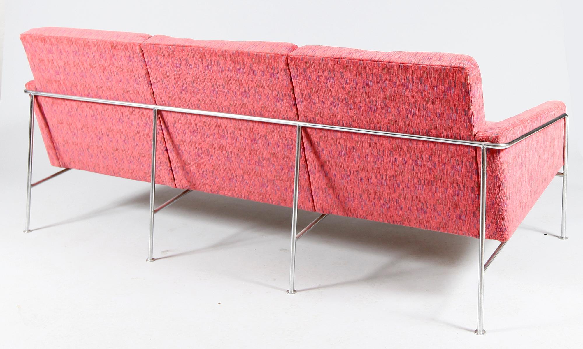 SOFFA samt 2 FÅTÖLJER, Fritz Hansen, Danmark, 1960-tal.