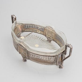 JARDINJÄR, silver, glas, jugend, CG Hallberg, otydlig årtalsstämpel. 1910-tal. Silvervikt ca 640 gram.