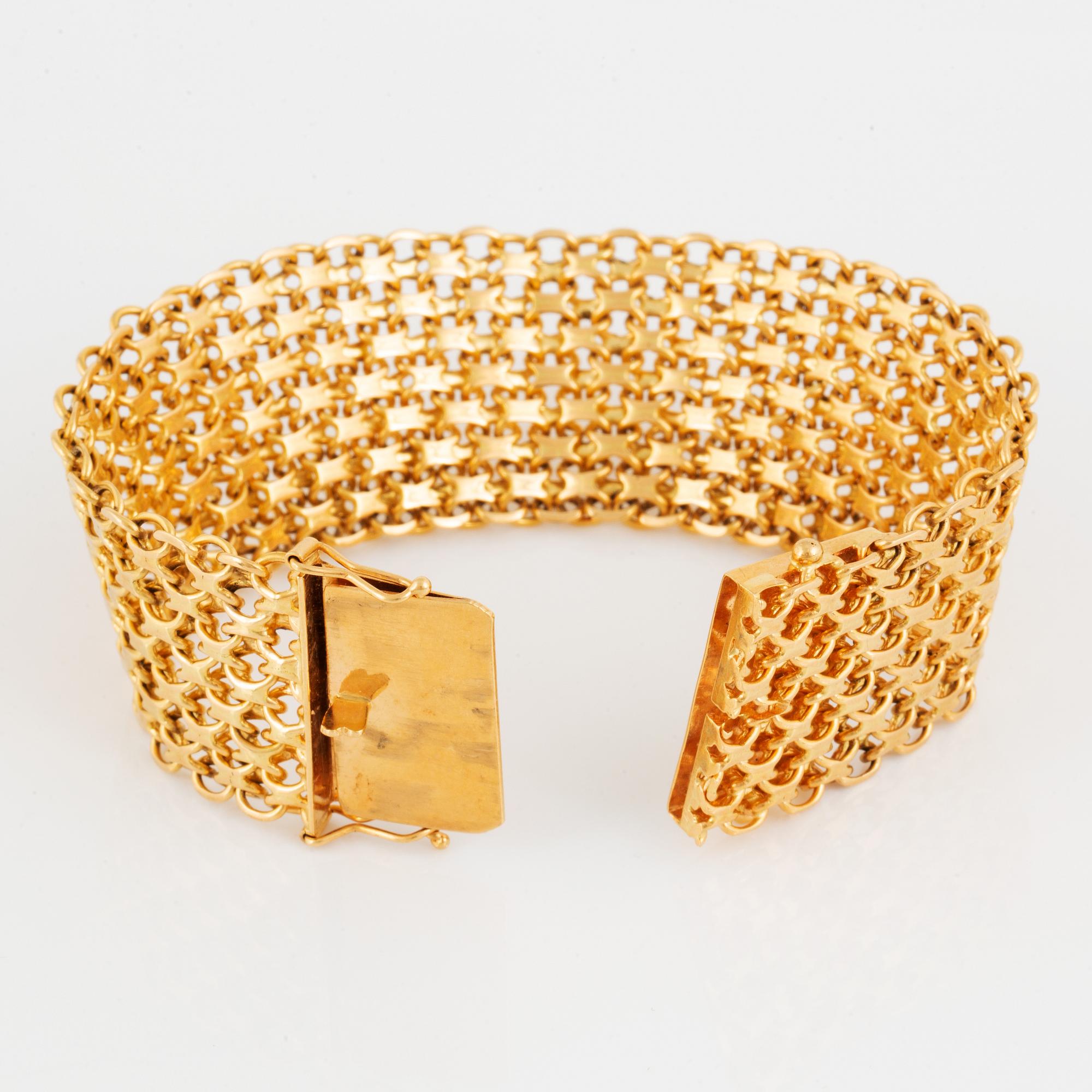 18K gold bracelet.