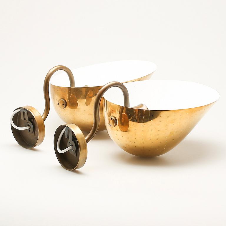 Carl-Axel Acking, vägglampetter, ett par, modell "5019", Bröderna Malmströms Metallvarufabrik, 1940-50-tal.