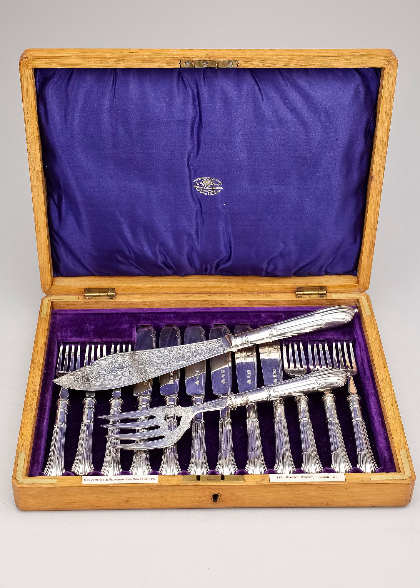 FISKBESTICK, 14 delar, silver, Goldsmiths & Silversmiths Company LTD, London, tidigt 1900-tal. Totalvikt ca 660 g.